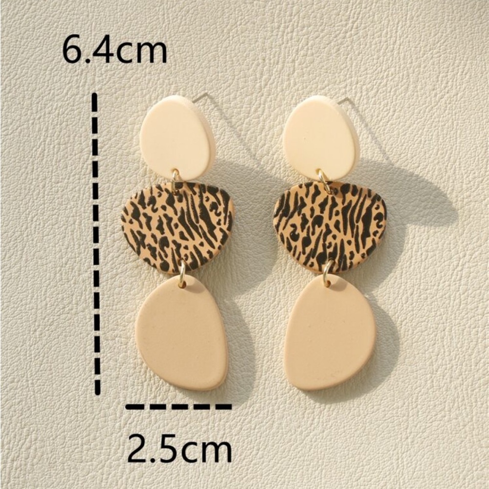 Geometric Beige Drop Earrings NEW 🏷️ - Picture 4 of 4